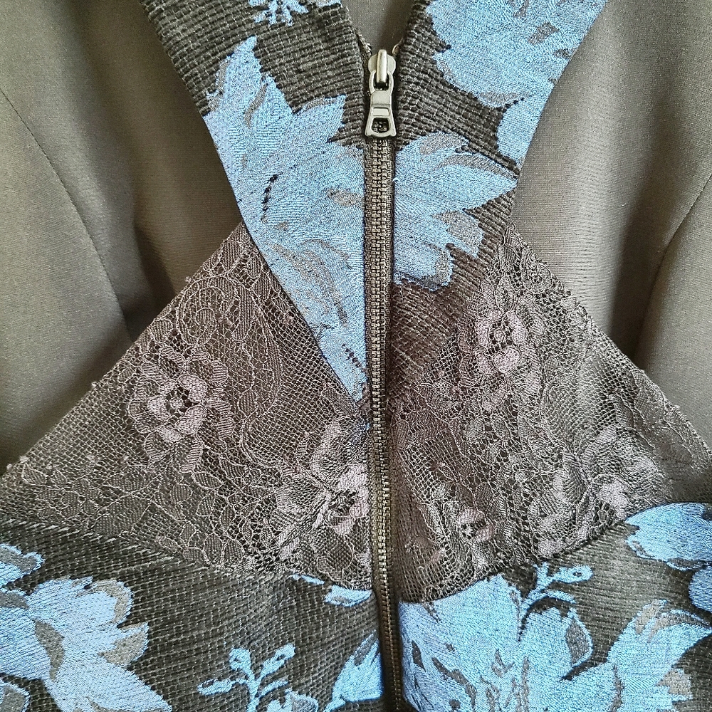 Alice + OliviaBlack/Blue Ilene Floral Dress | 8 - Picture 4 of 8